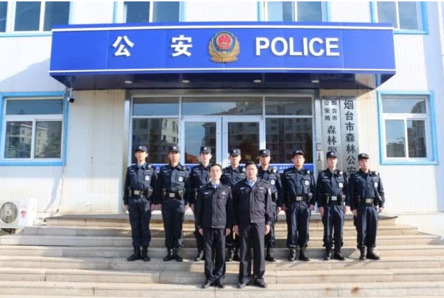 公安局为辅警配发单警装备、防刺服(图1)