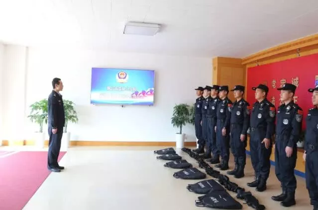 公安局为辅警配发单警装备、防刺服(图2) 公安局为辅警配发单警装备、防刺服(图2)